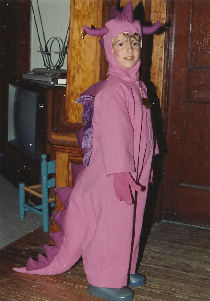 I was so gosh-darn proud of that dragon costume. ^_^